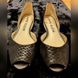 New Anne Klein Timeless Black Flats Size 9 Excellent Condition With Fun Pattern
